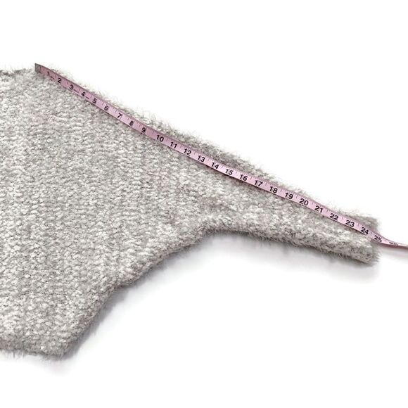 Urban Outfitters Ecote Fuzzy Eyelash Knit Cropped Sweater Boho Gray & White XS - Picture 8 of 10